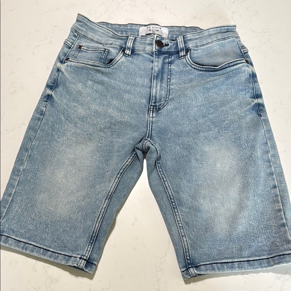 UH Jeans Blue Jean Shorts Classic Denim Style.  Size 30 waist.